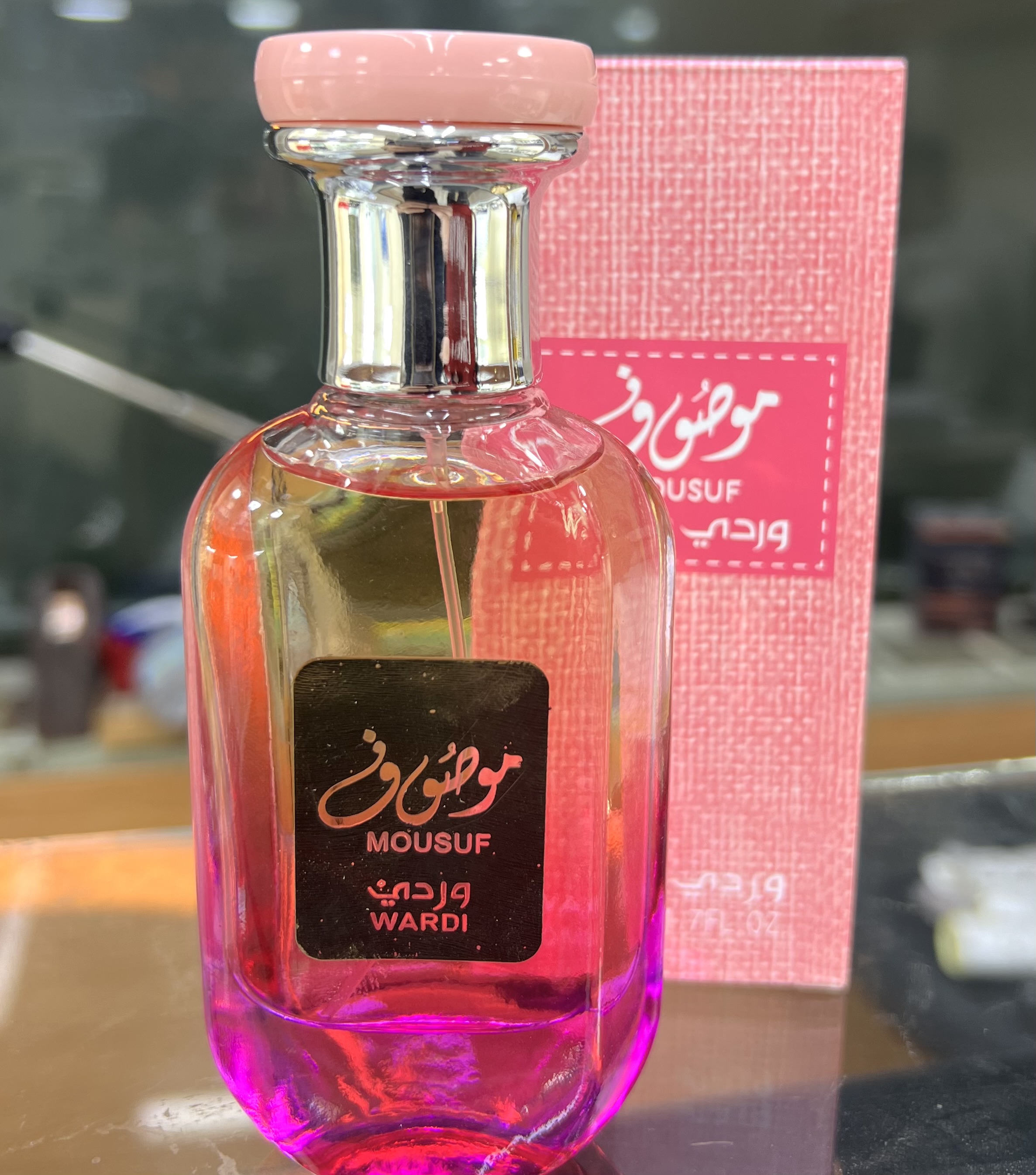 عطر ادوپرفیوم زنانه ارض الزعفران مدل موصوف صورتی وردی حجم ۵۰ میلی‌لیتر
