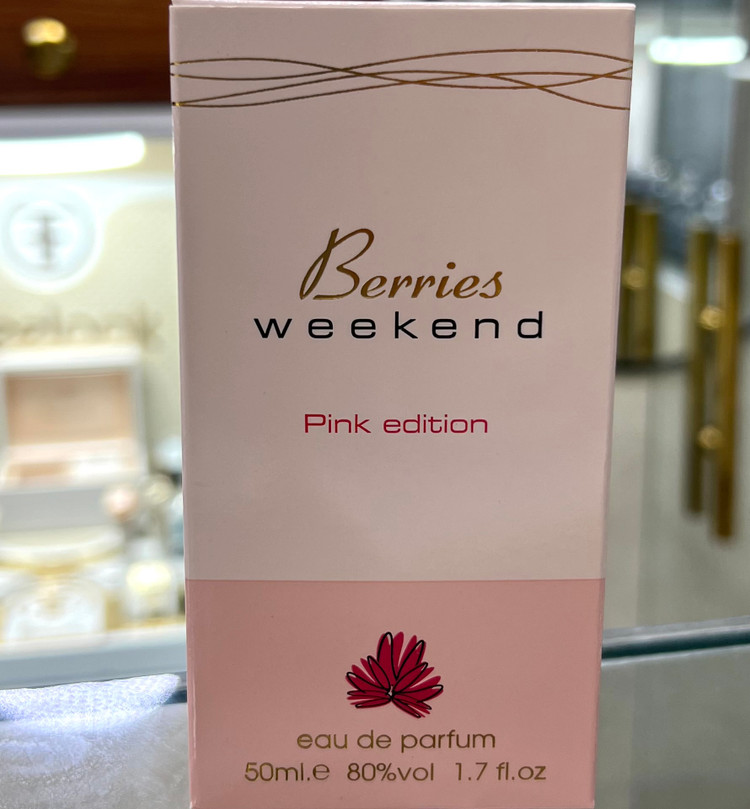 عطر ادوپرفیوم زنانه فراگرنس ورد مدل Berries Weekend Pink حجم ۵۰ میل