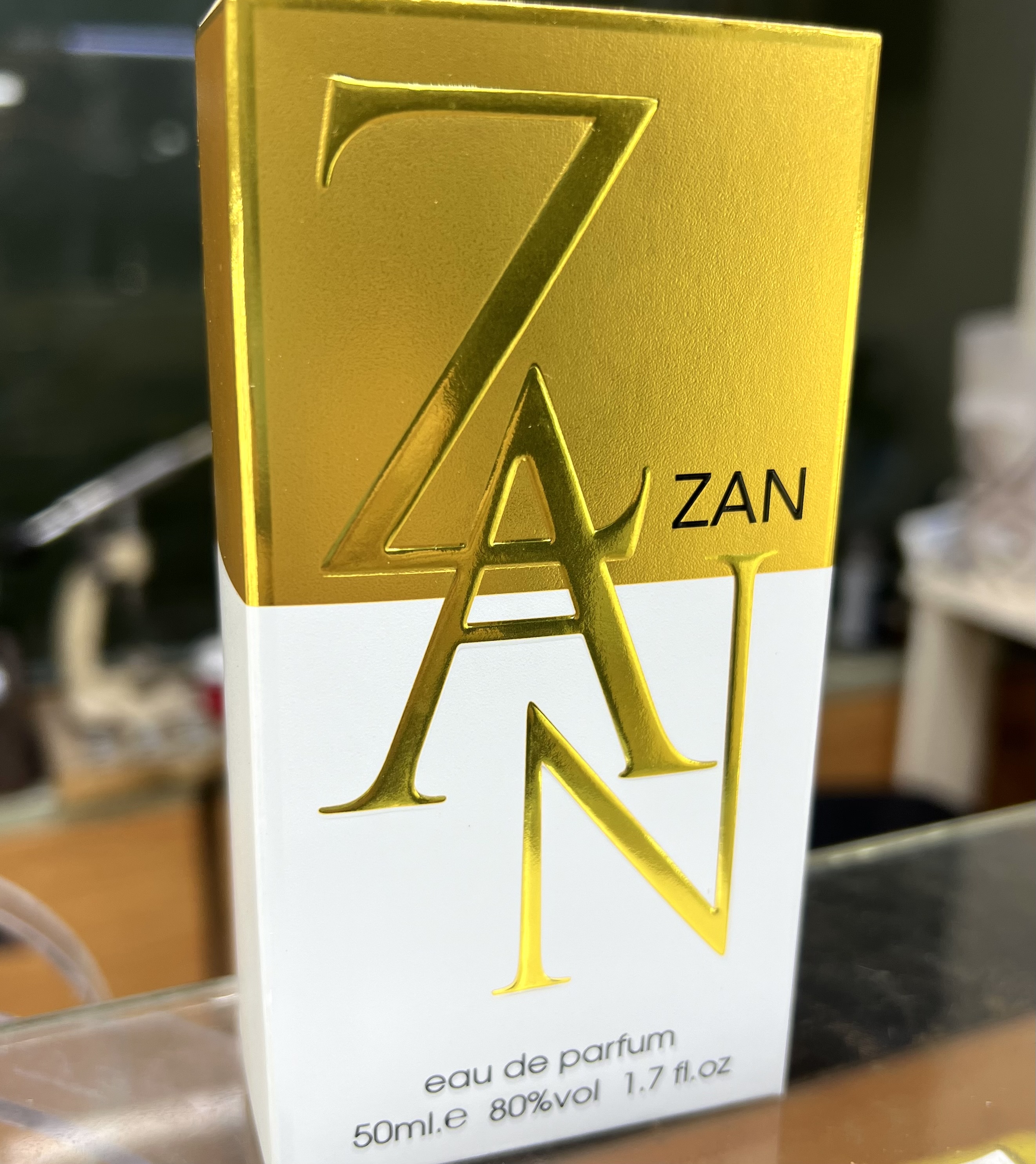 عطر ادوپرفیوم زنانه فراگرنس ورد مدل Zan حجم ۵۰ میلی لیتر خنک شیرین
